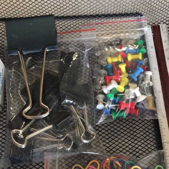 Mesh letter tray and office supplies - Picture 4 of 6